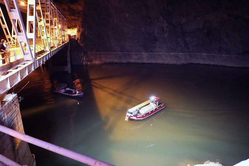 Fırat Nehri'nde can pazarı