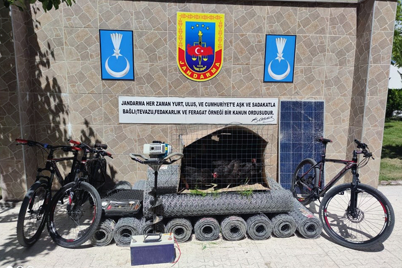 Jandarma hırsızlara göz açtırmadı