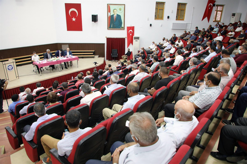 Vali Makas muhtarları dinledi